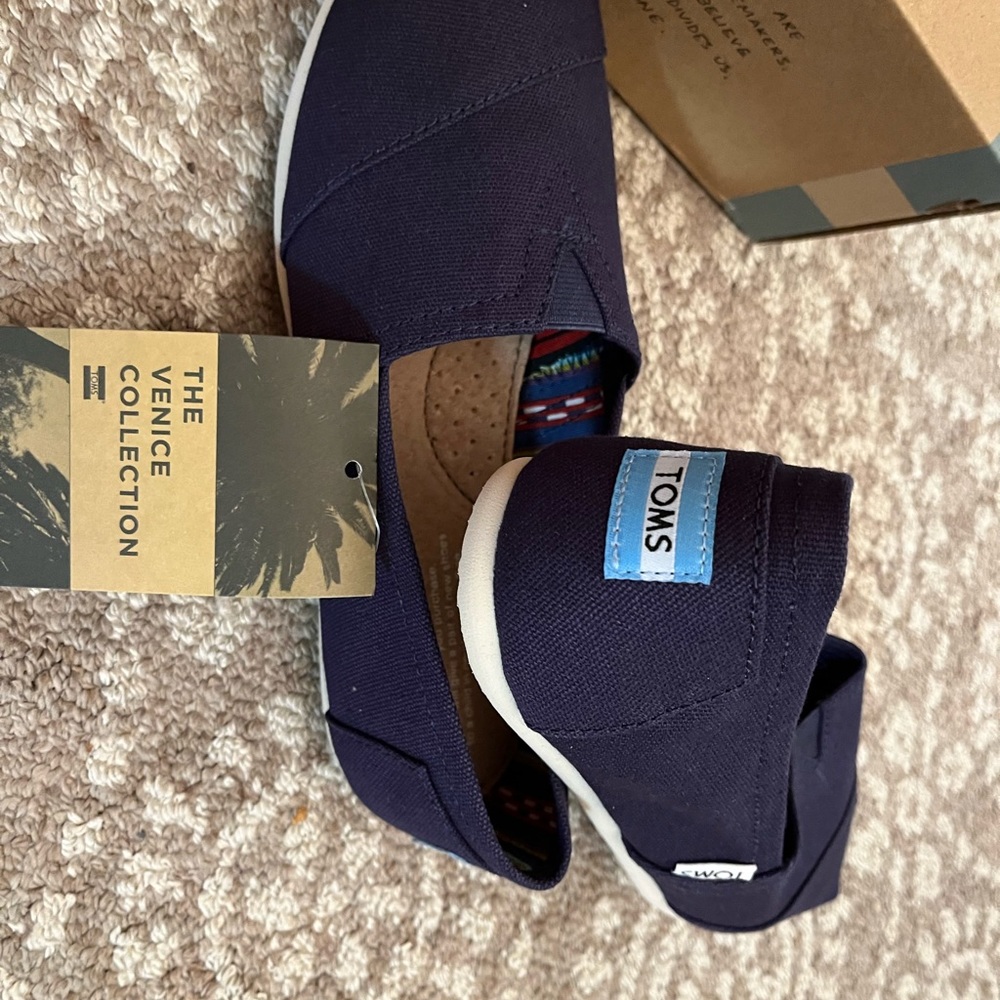 Navy blue Tom’s classic 7.5 new with tags